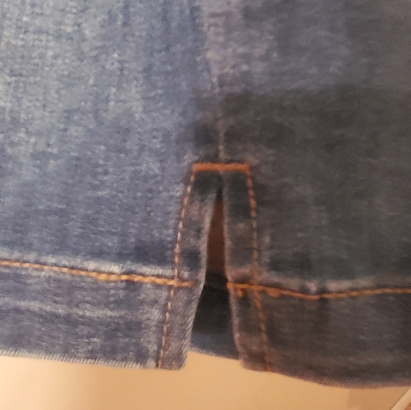 d/C Jeans | Slightly Curvy Bermuda Shorts - Picture 6 of 10